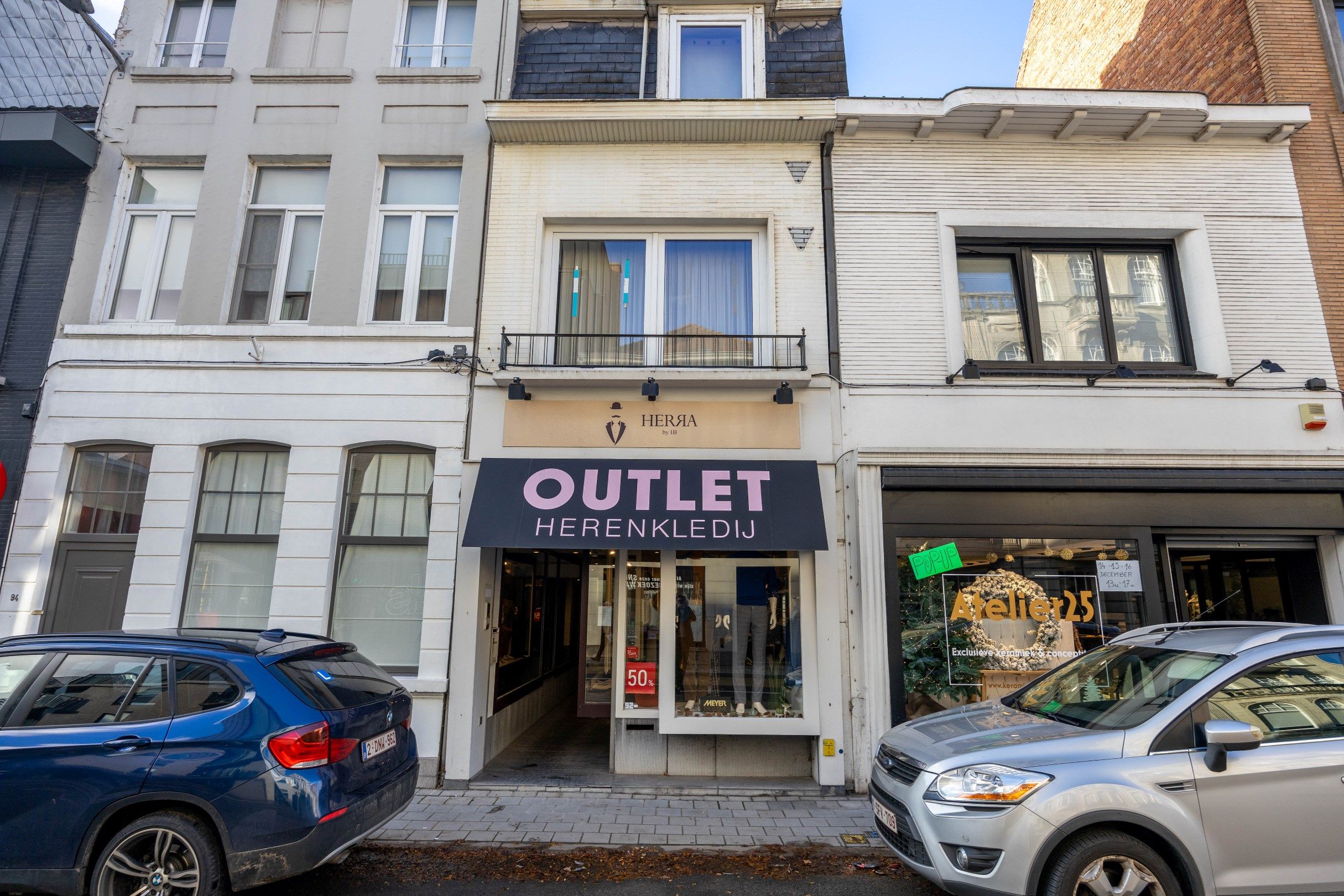 HANDELSRUIMTE MET HOGE VISIBILITEIT TE KORTRIJK foto {{pictureIndex}}