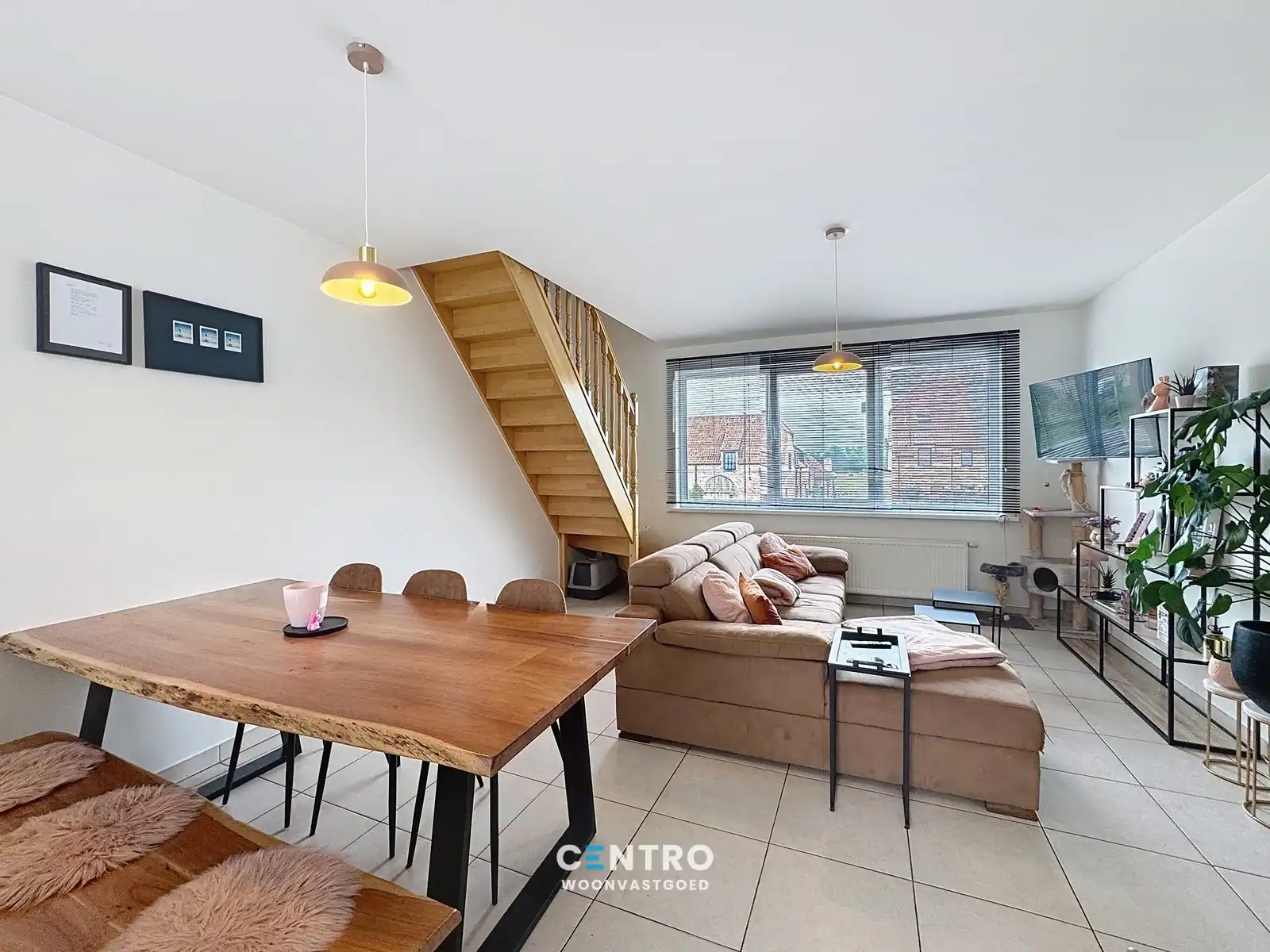 Opslagruimte met showroom en 3 verhuurde appartementen op 3.682m2! foto 27