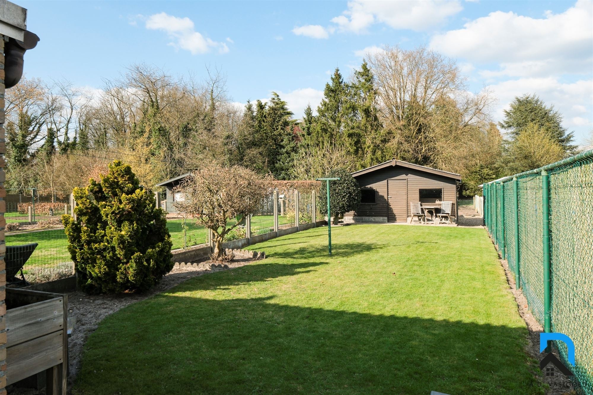 Ruim appartement met 3 slaapkamers en privé tuin foto 2