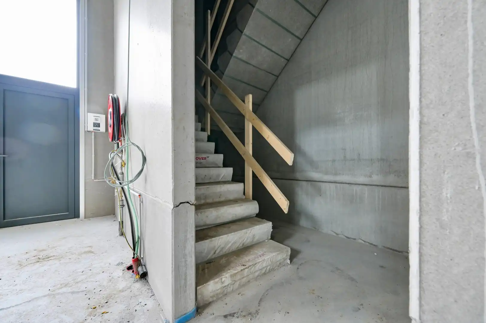 Casco KMO-unit met kantoor, autostaanplaats op toplocatie foto 9