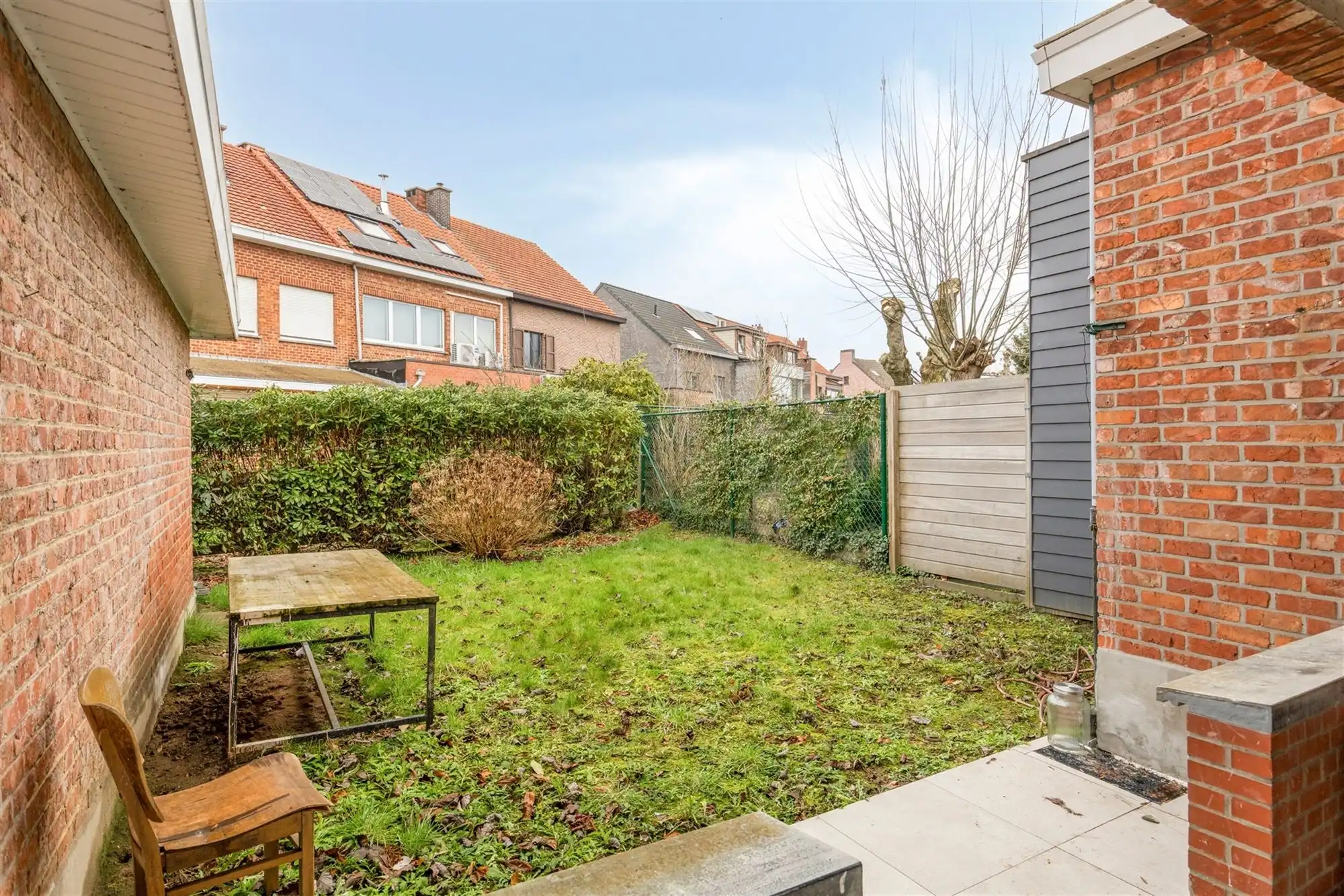 Karaktervolle halfopen bebouwing in rustige woonwijk foto 10