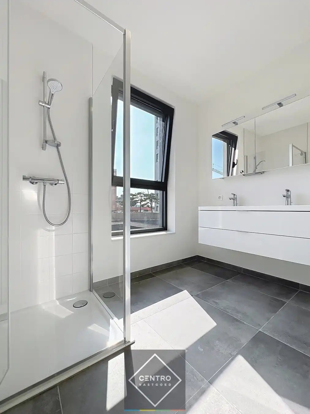 Penthouse (100m²) met RUIME terrassen (33m²) in kleinschalig project pal in het CENTRUM van Kortrijk ! Aankoop aan 6% BTW  mogelijk! foto 18