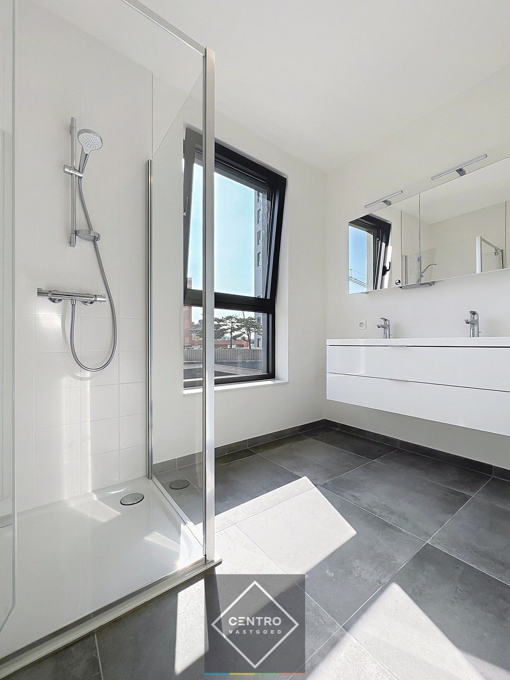 Penthouse (100m²) met RUIME terrassen (33m²) in kleinschalig project pal in het CENTRUM van Kortrijk ! Aankoop aan 6% BTW  mogelijk! foto 18