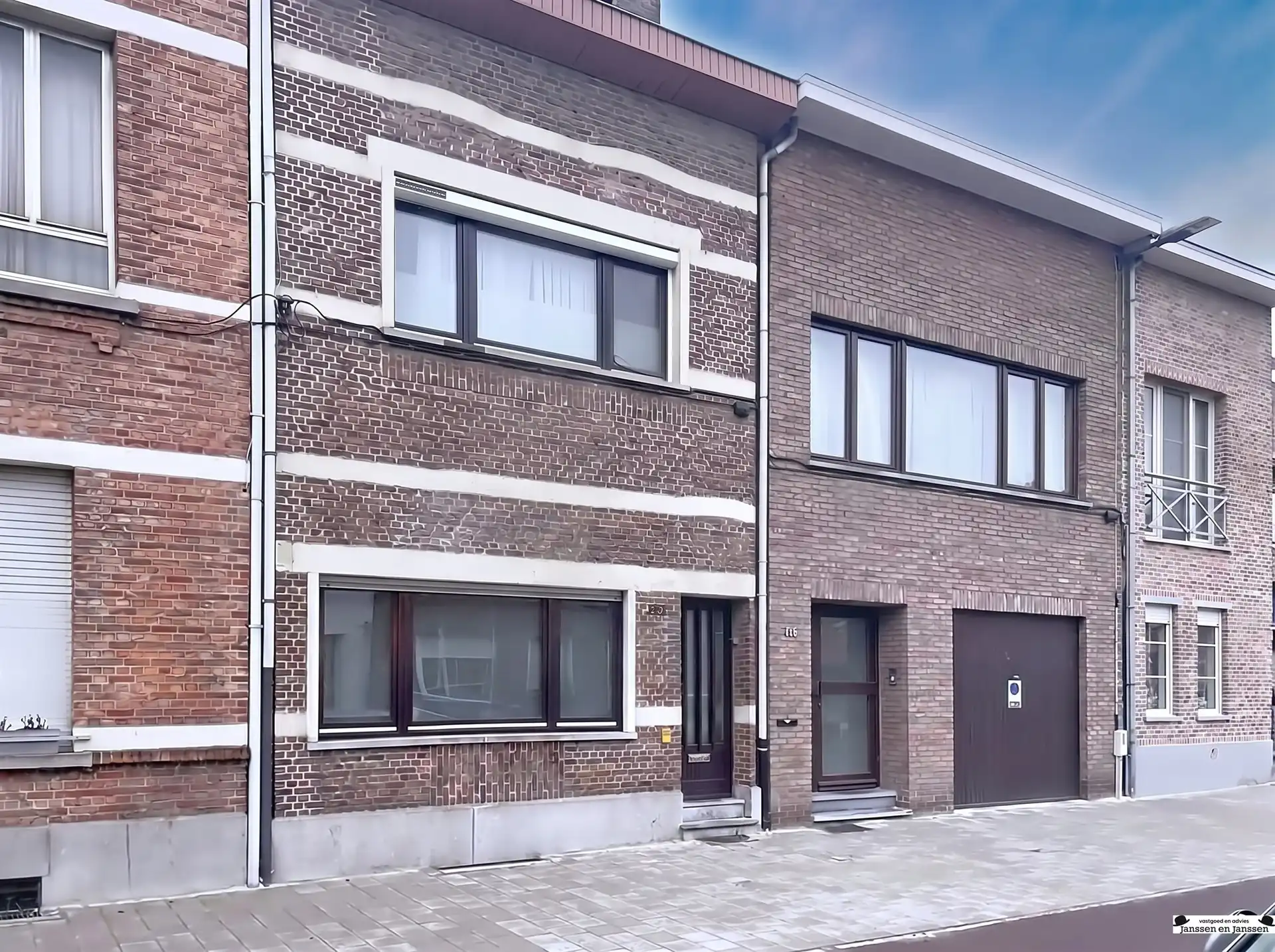 Interessante opbrengsteneigendom met 5 vergunde studentenkamers te Wilrijk foto {{pictureIndex}}