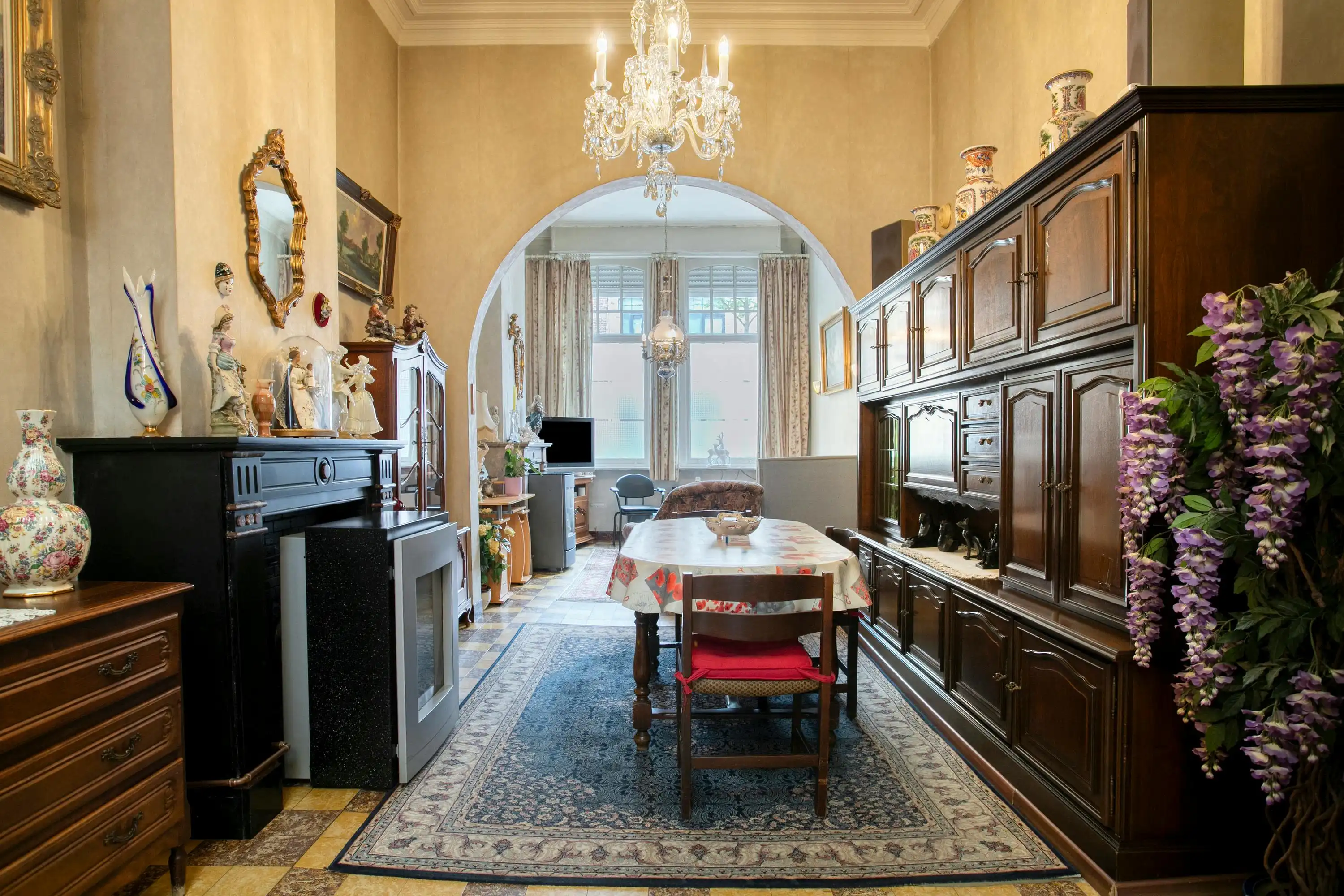 Authentiek herenhuis te koop in Ieper centrum foto 2