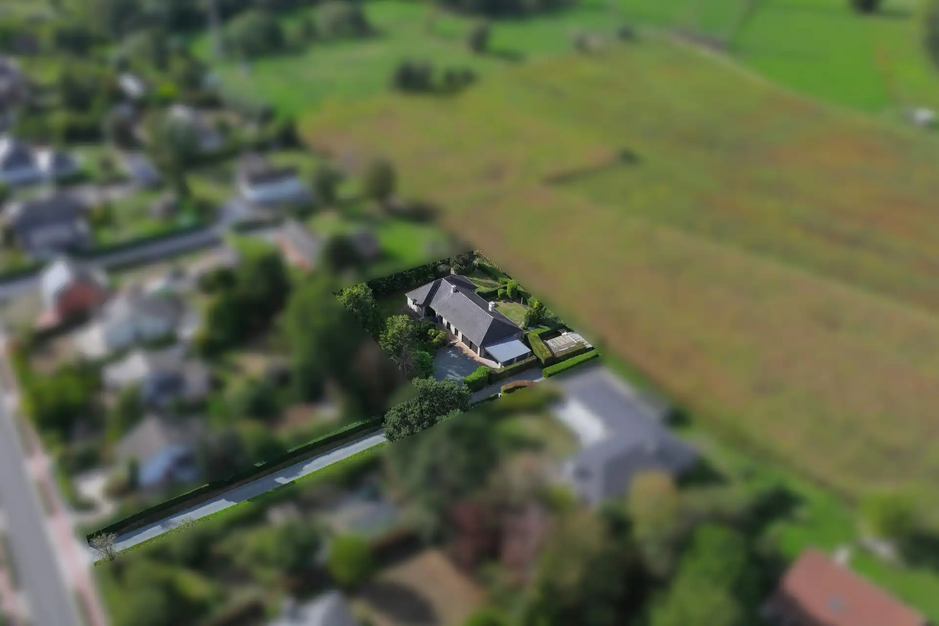 Ruime bungalow in het groen foto 2
