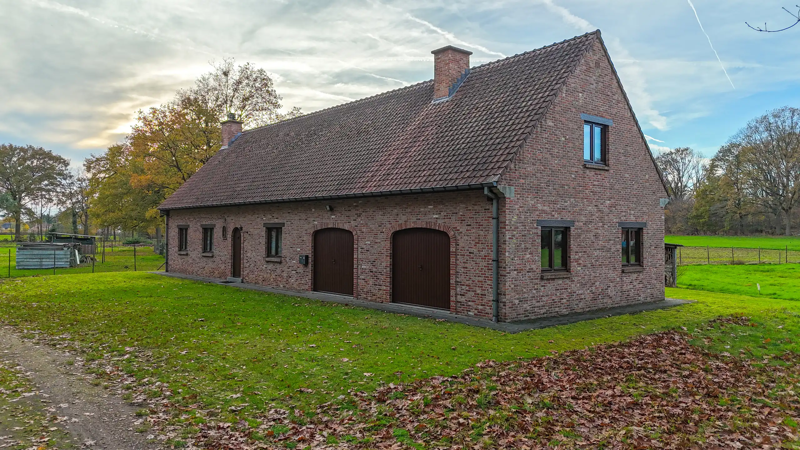 Exclusieve hoeve op 40are met bosrijke ligging te Paal! foto 3
