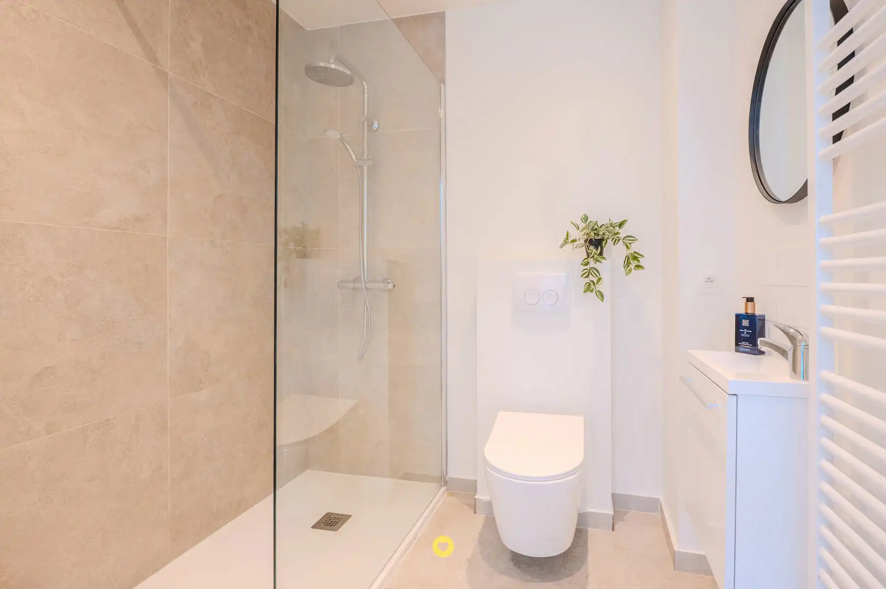 Energiezuinige gelijkvloerse studio met zonnige tuin in Wilrijk foto 6