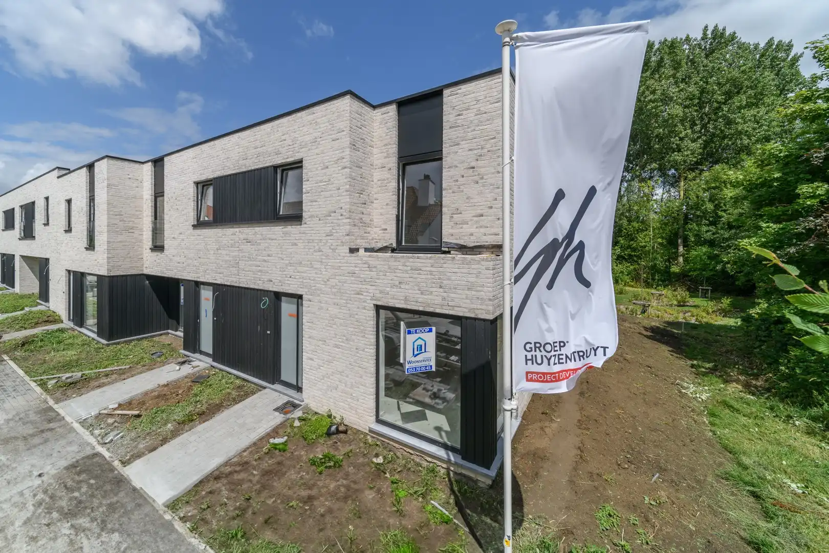 Gesloten bebouwing met tuin te Haaltert foto 17