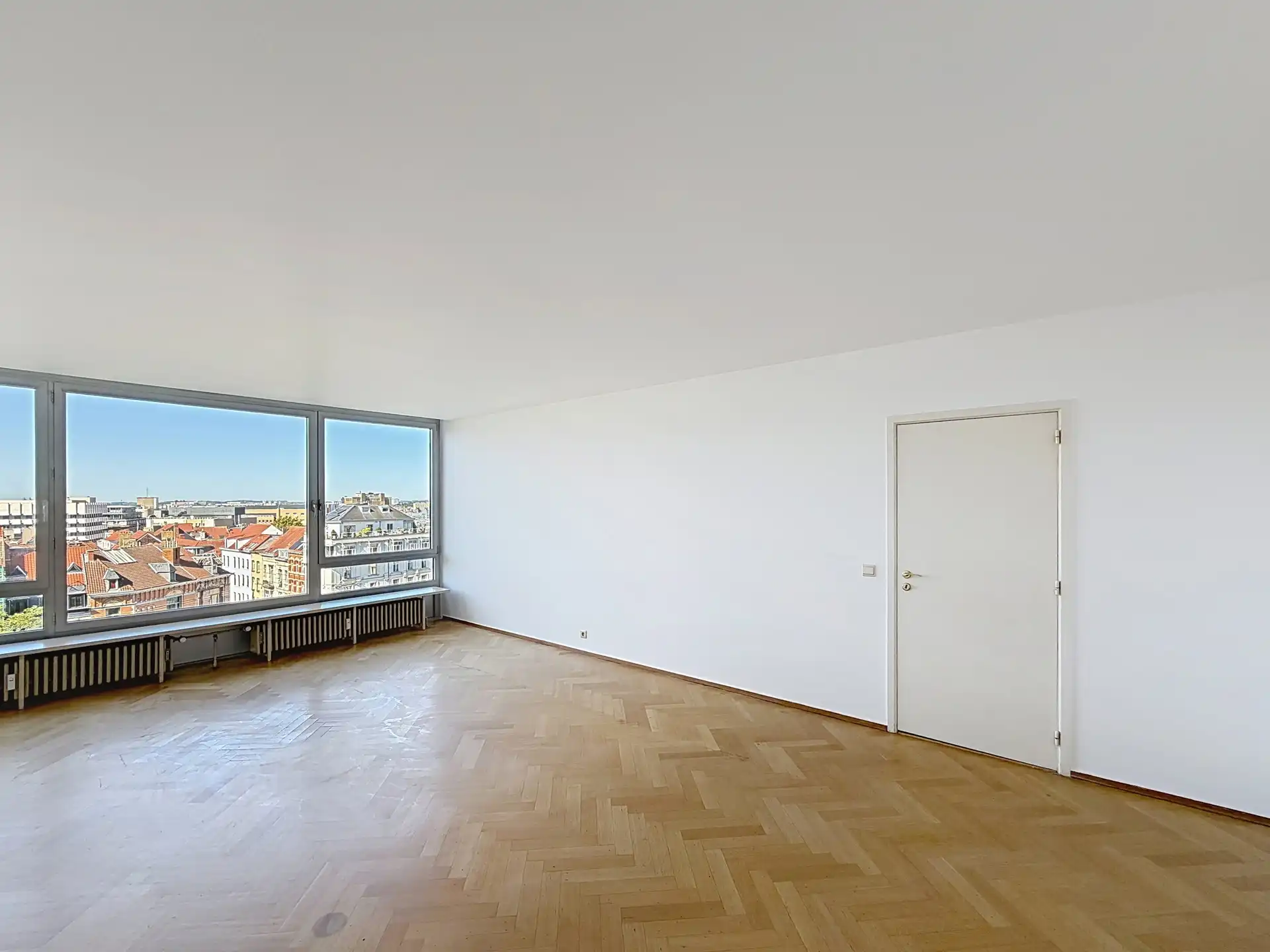 JUSTITIEPALEIS – Mooi 2-slaapkamerappartement met parking! foto 3