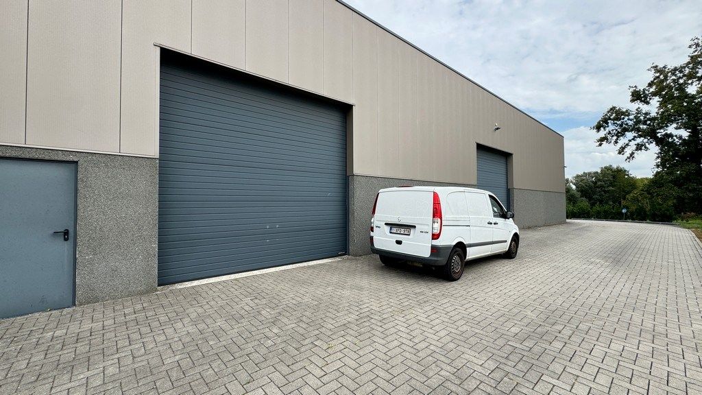 Opslagruimte te huur nabij E313 in Ranst foto {{pictureIndex}}