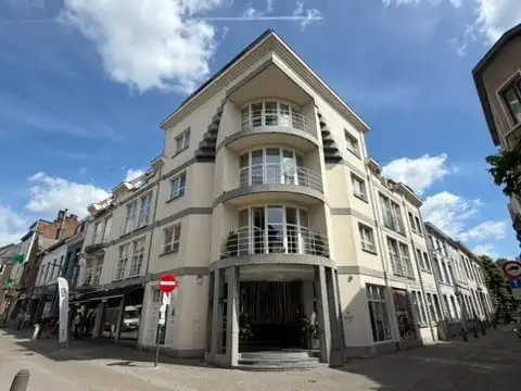 Appartement met 2 slaapkamers in centrum Halle foto {{pictureIndex}}
