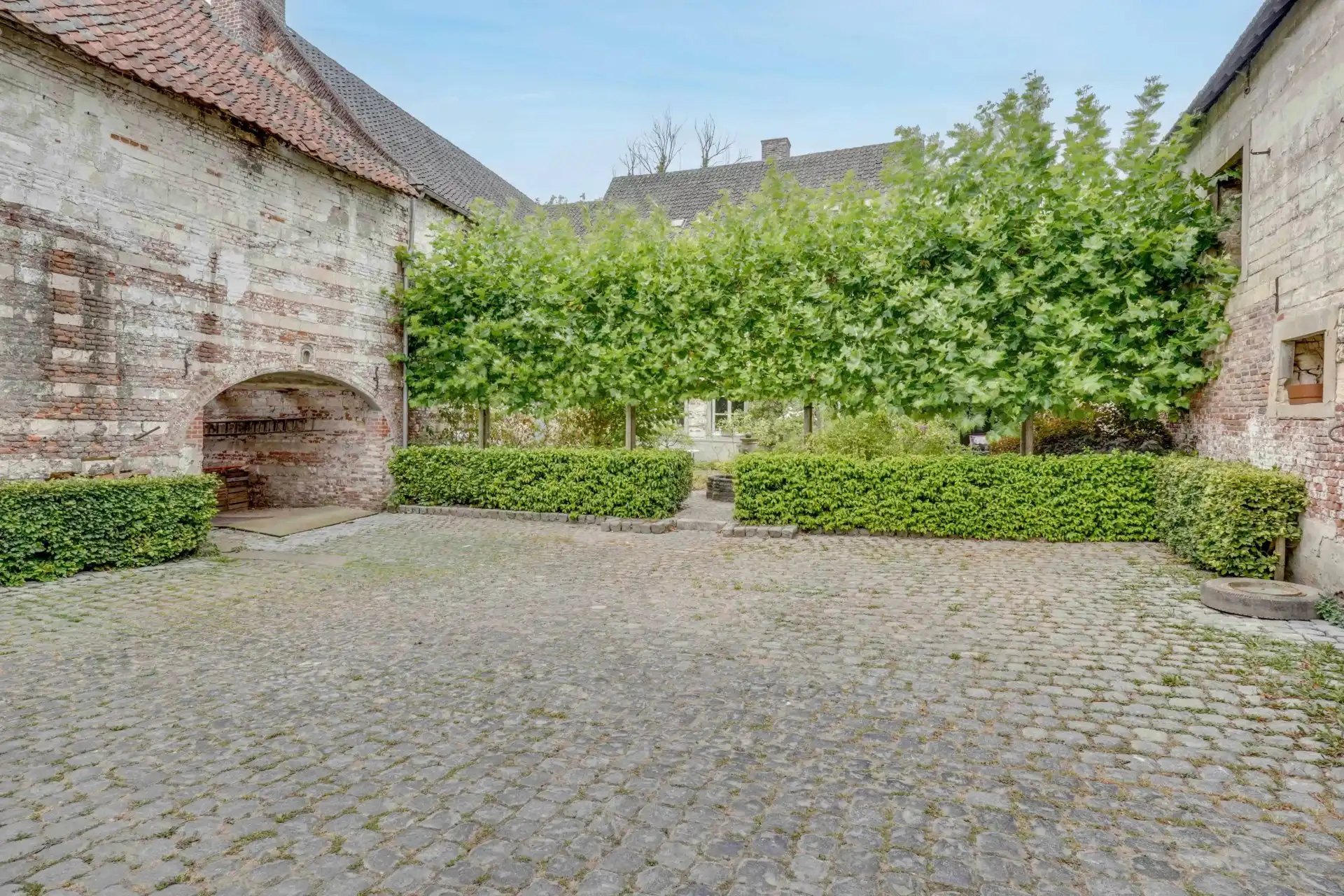 Karaktervolle vierkantshoeve met 5 slaapkamers en prachtige binnenkoer foto 28