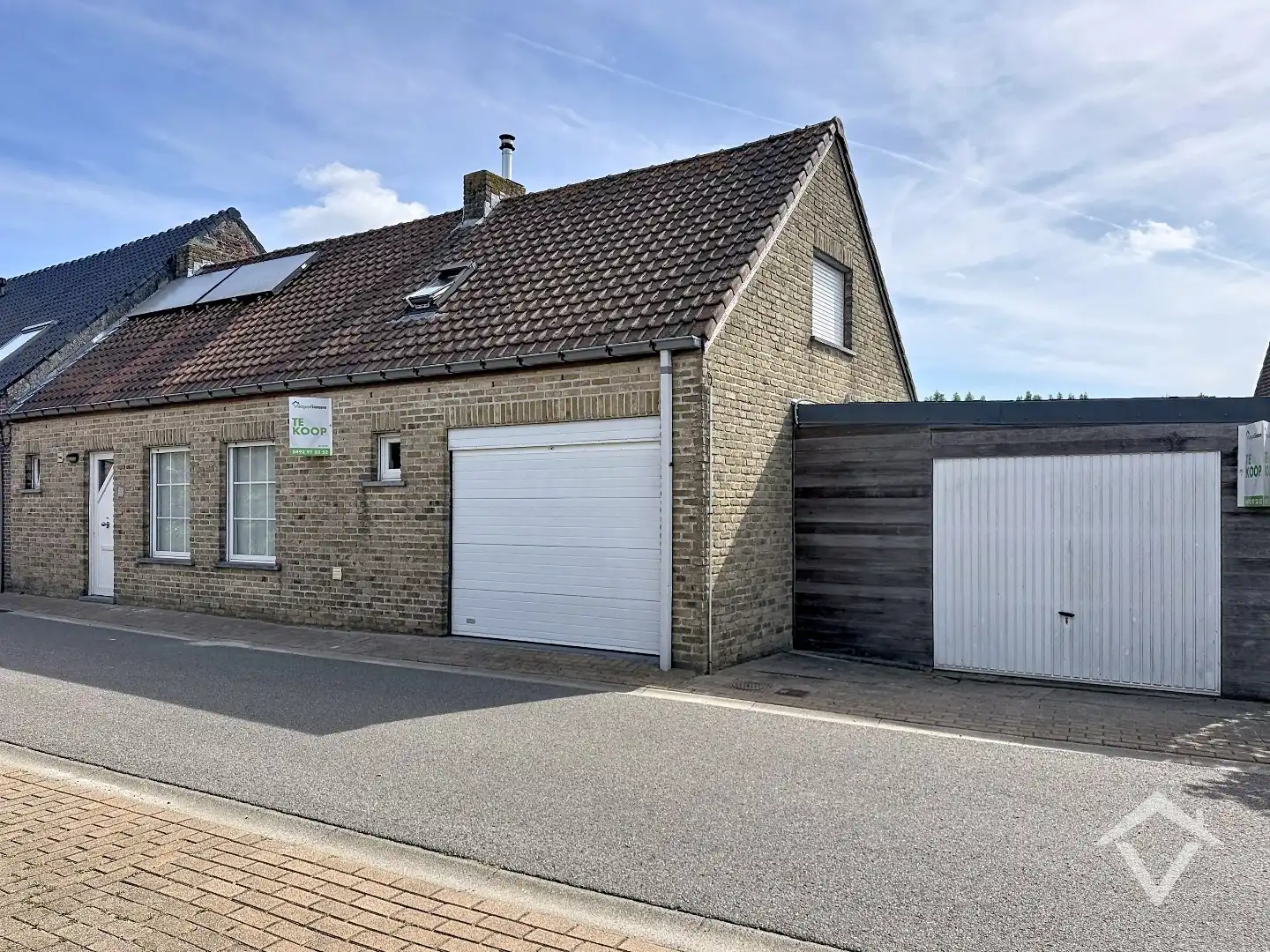 Hoofdfoto van de publicatie: Woning met garage in centrum van Ichtegem