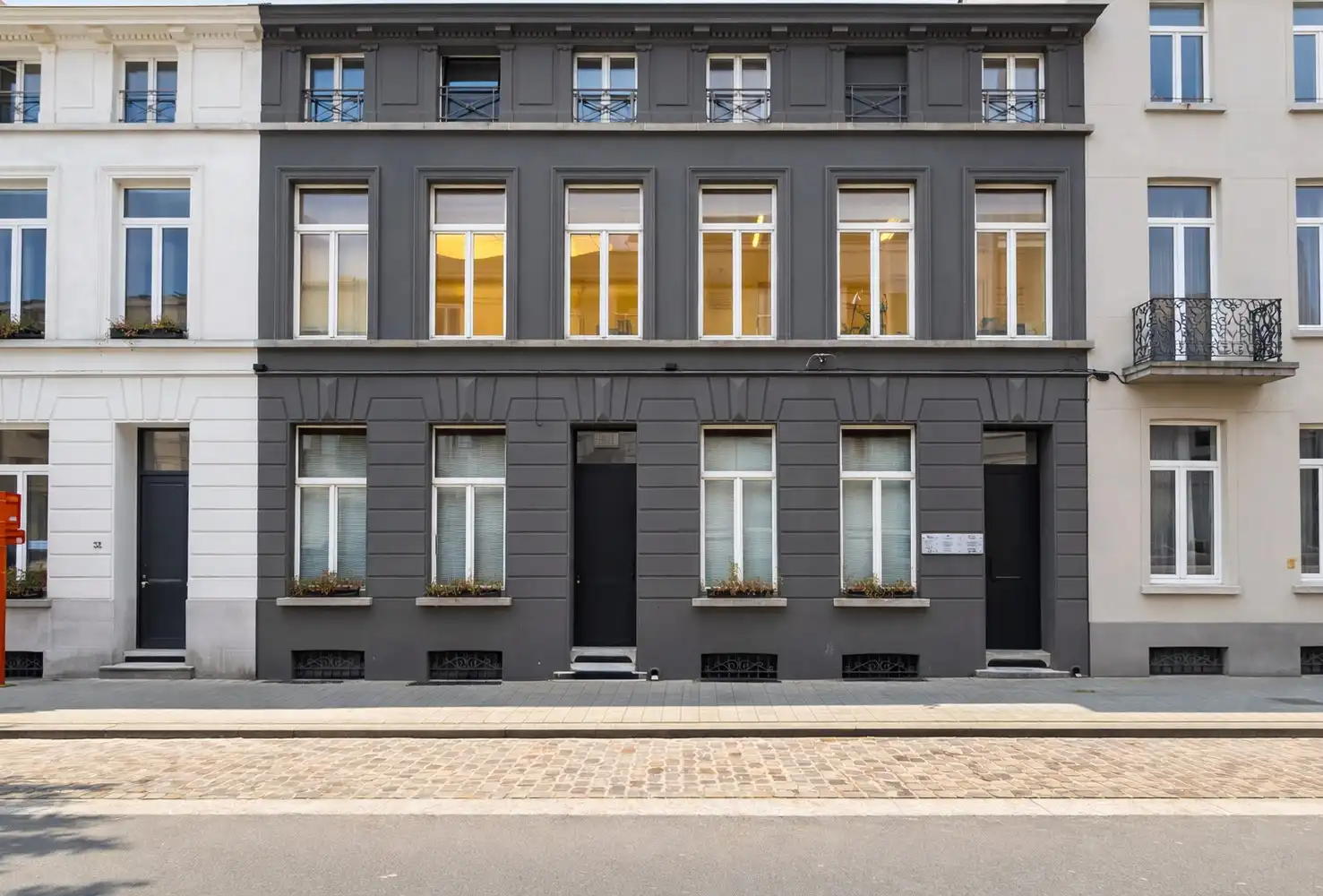 Hoofdfoto van de publicatie: Twee burgerhuizen met stadstuinen gelegen nabij Gent Sint-Pieters