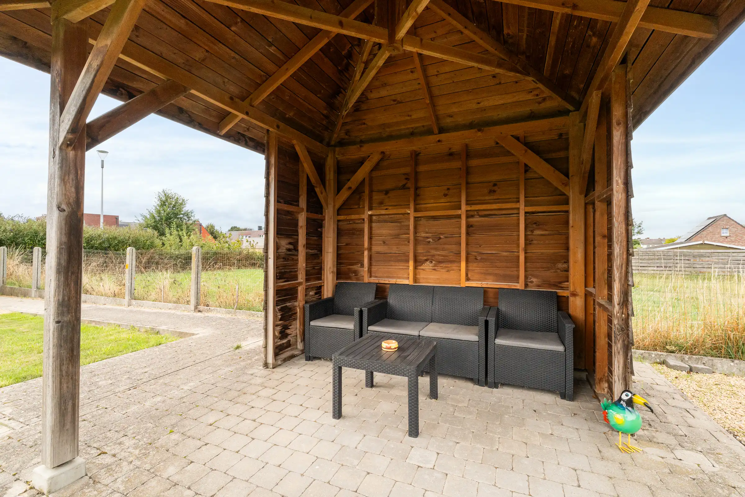 Ruime gezinswoning met 3 slaapkamers en mooie tuin foto 15