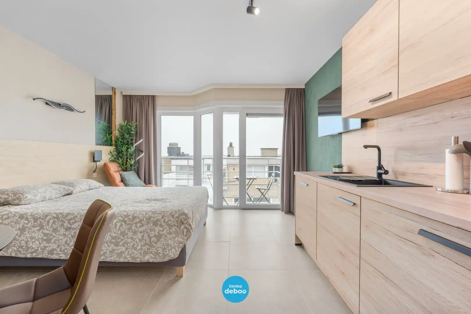 Prachtig gerenoveerde studio met zonneterras foto 2