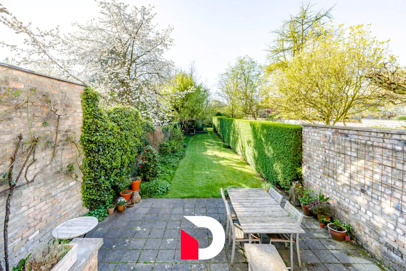 Karaktervol burgerhuis met 5 slk en riante tuin langs de Damse Vaart dichtbij centrum Brugge foto 11