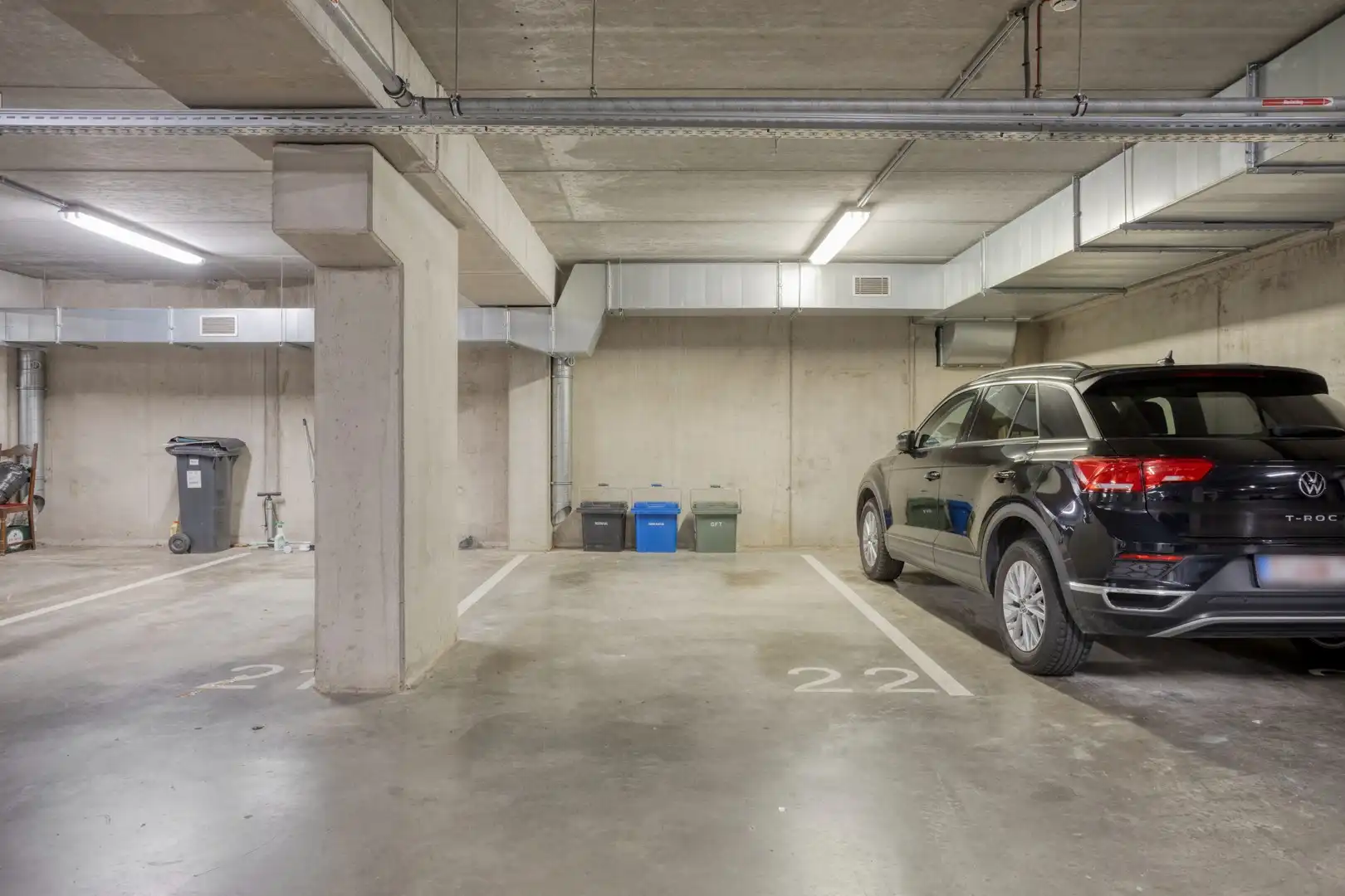Lichtrijk appartement met parking foto 17