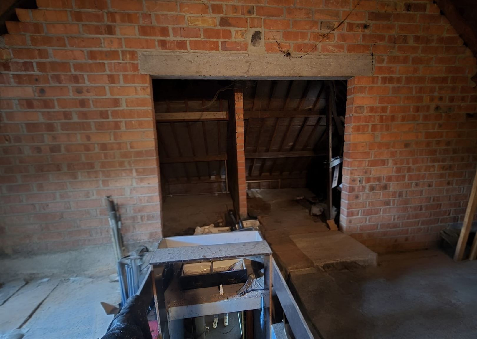 Te renoveren woning met karakter op toplocatie in Hasselt! foto 16