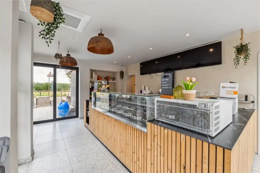 INTERESSANTE OPBRENGSTEIGENDOM MET HANDELSRUIMTE EN APPARTEMENT foto 12