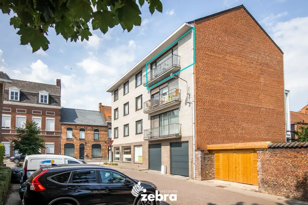 Goed onderhouden appartement met 3 slaapkamers in centrum Tielt! foto {{pictureIndex}}