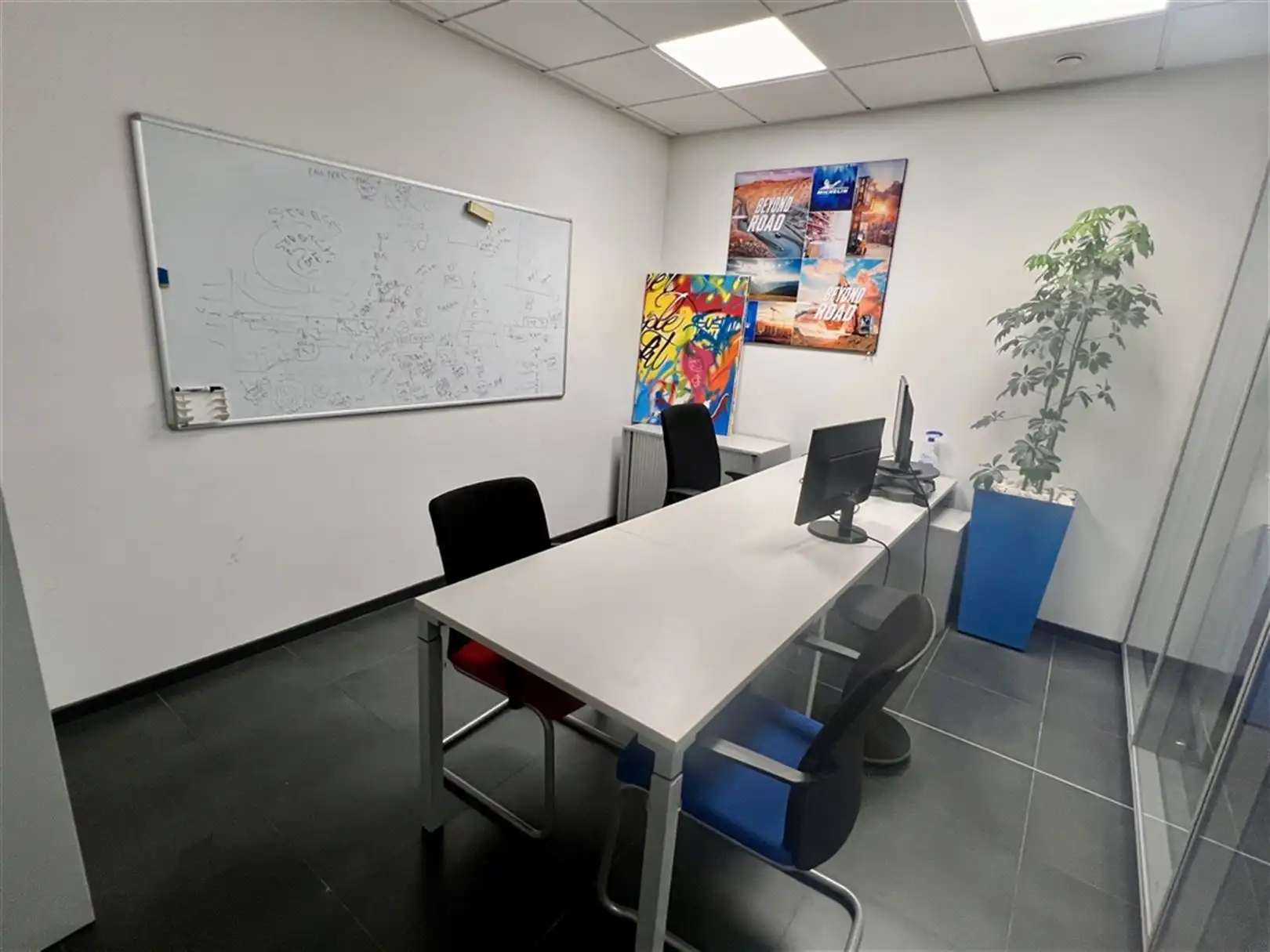 Kantoorgebouw foto 6