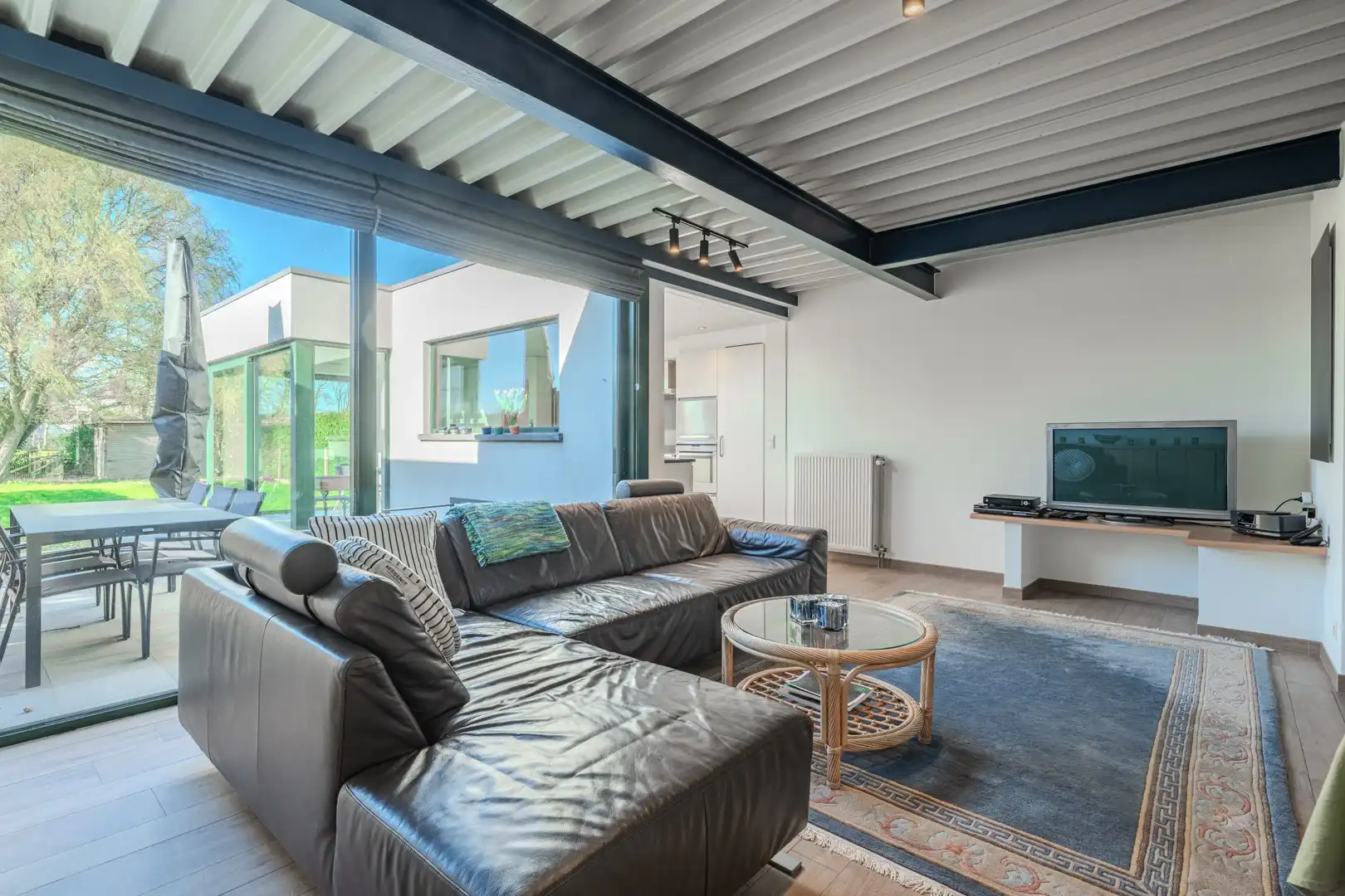 Ruime instapklare woning met landelijk zicht foto 3