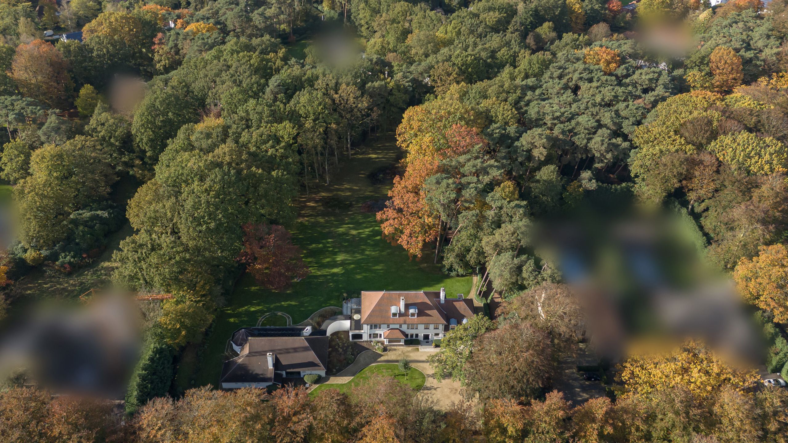 Prachtige totaal gerenoveerde villa op ca. 9.568 m² + binnenzwembad foto 15