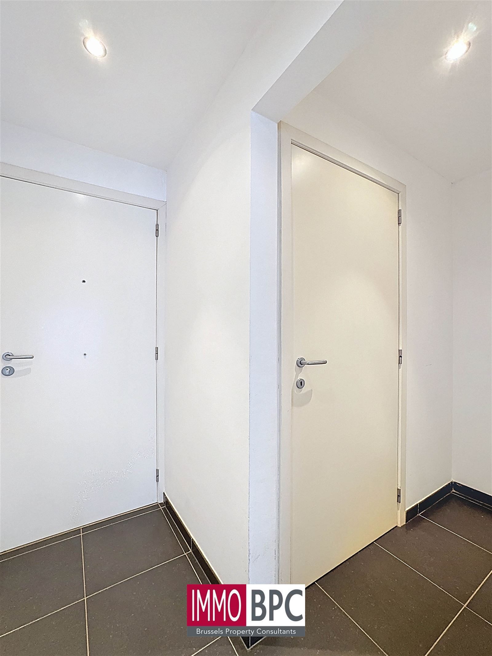 MODERN APPARTEMENT IN HARTJE JETTE – TOPLIGGING NABIJ PLACE MIRROR foto 11