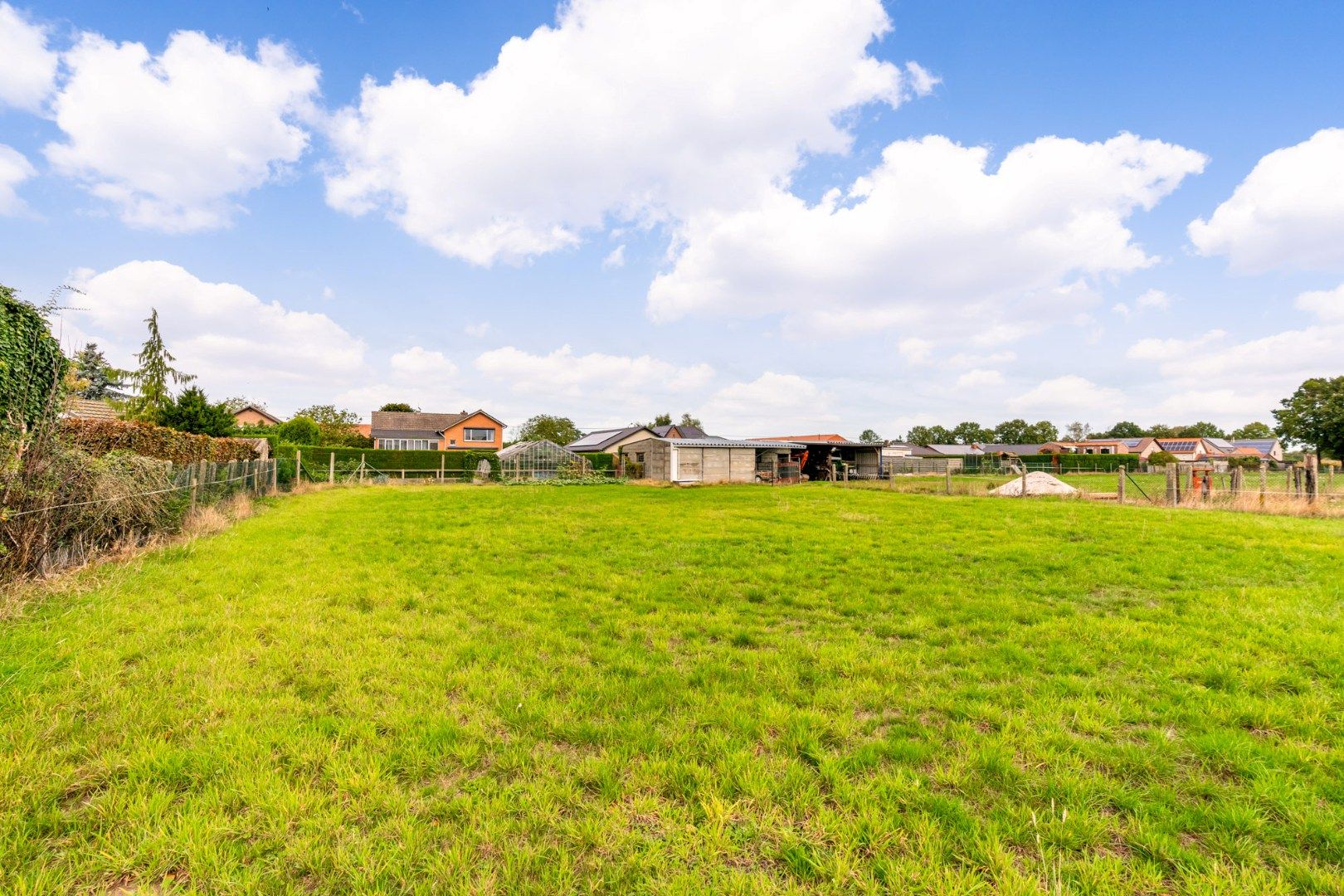 Goed onderhouden split-levelgezinswoning met paardenstallen op een riant perceel van maar liefst 68a79ca!  foto 30