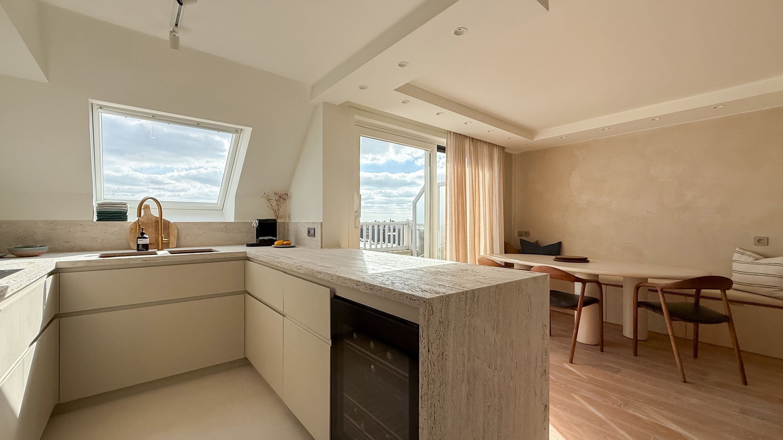 Stijlvol gerenoveerd duplexappartement / centrum van Knokke. foto 17