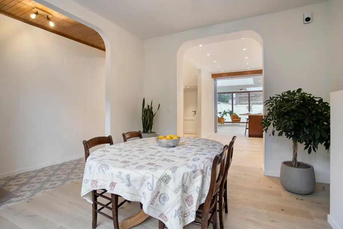  Prachtig vernieuwde woning te koop in centrum Kortrijk foto 7