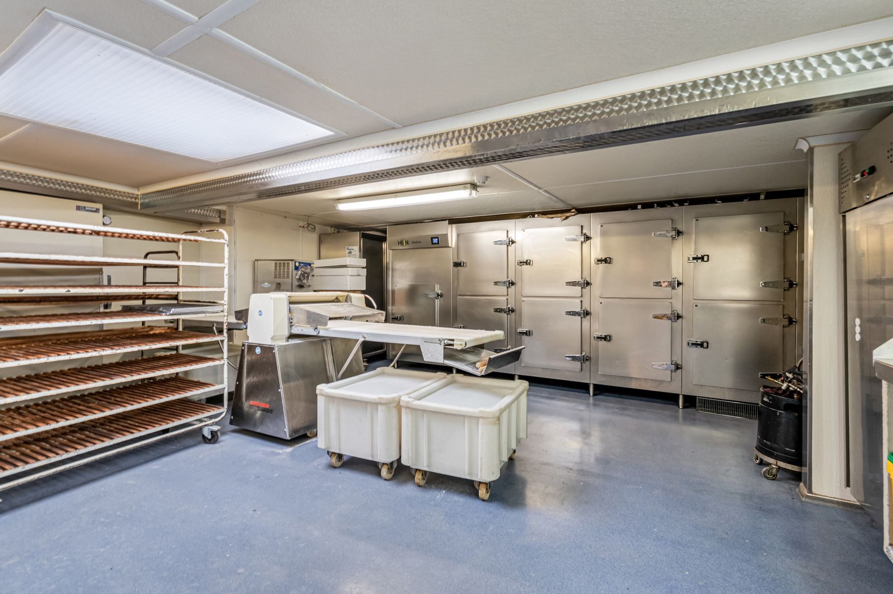 Vernieuwd handelspand met veel mogelijkheden foto 15