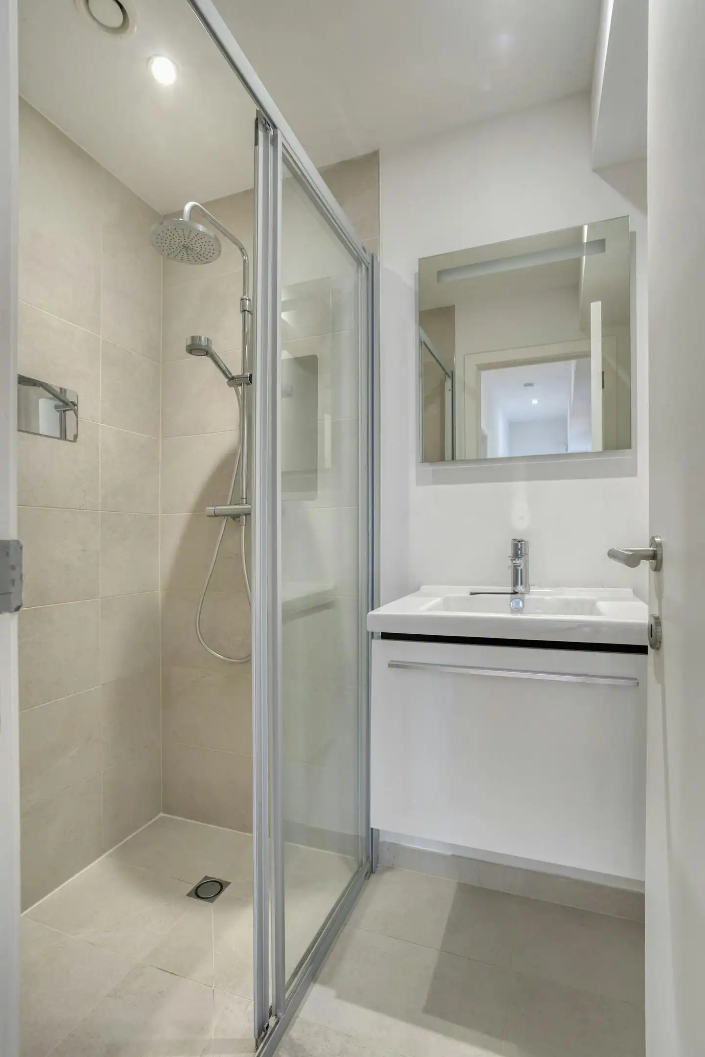 Appartement 3 slaapkamers met ruim terras en staanplaats foto 10