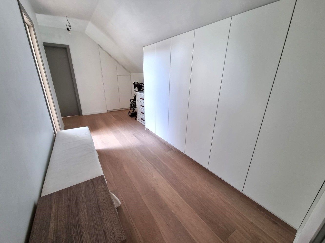Prachtige villa woning, rustig gelegen met zonnige, diepe tuin voorzien van zwembad en poolhouse. foto 21