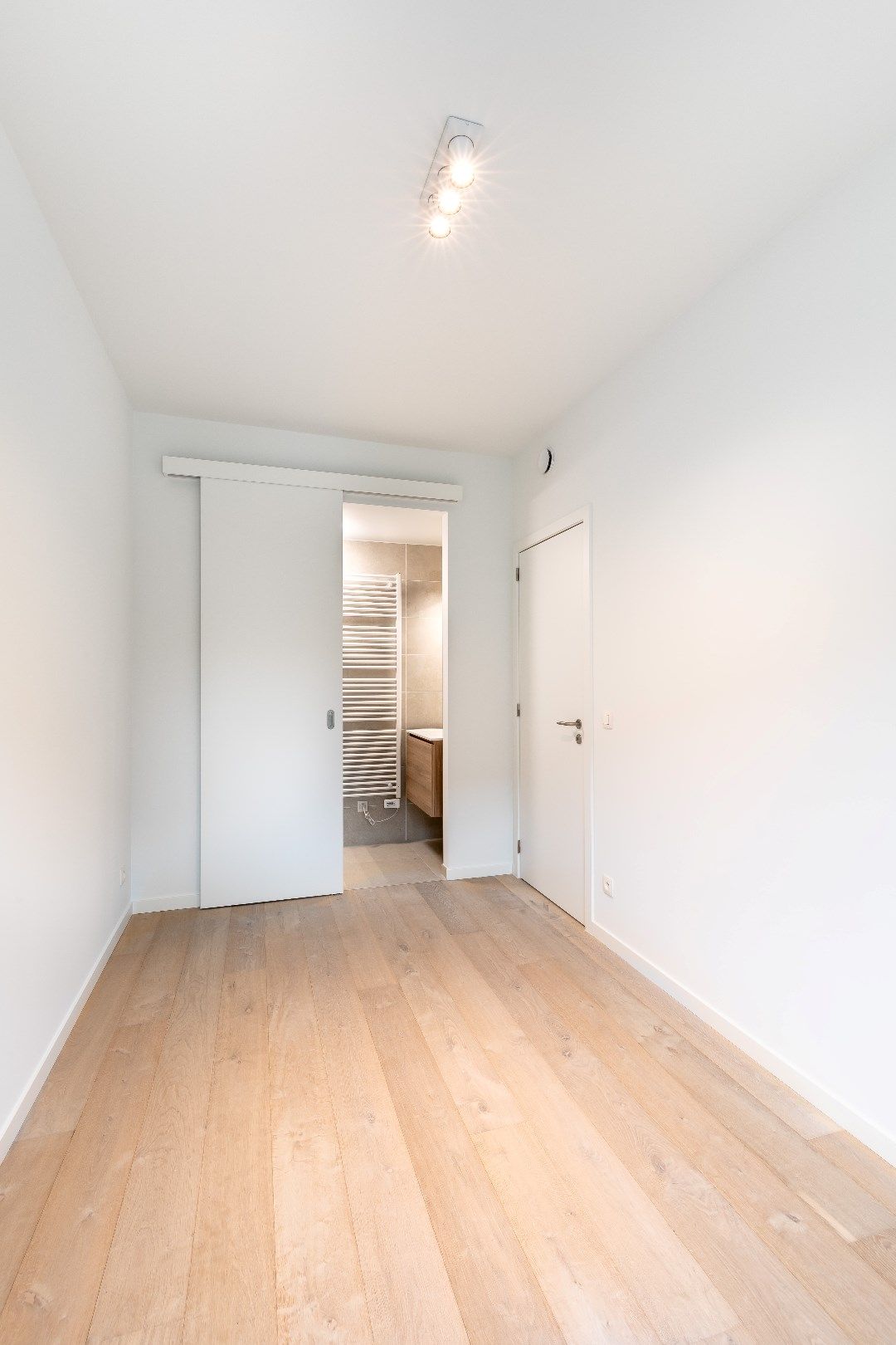 Prachtig nieuwbouwappartement met 2-slaapkamers. foto 3