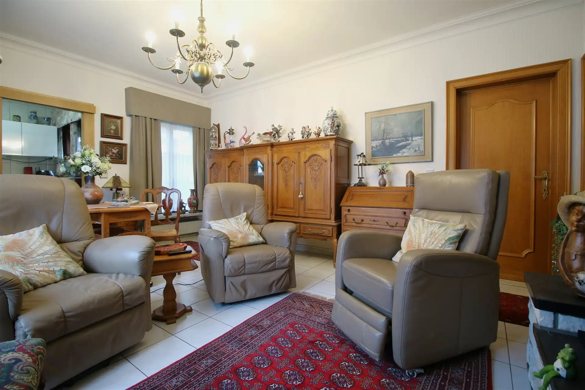 Ruime op te frissen woning in het centrum foto 12