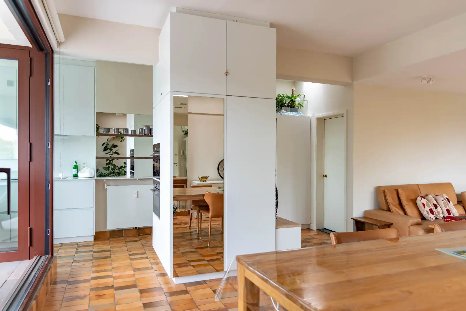 Gemeubeld 2-slaapkamerhoekappartement met groot terra foto 4
