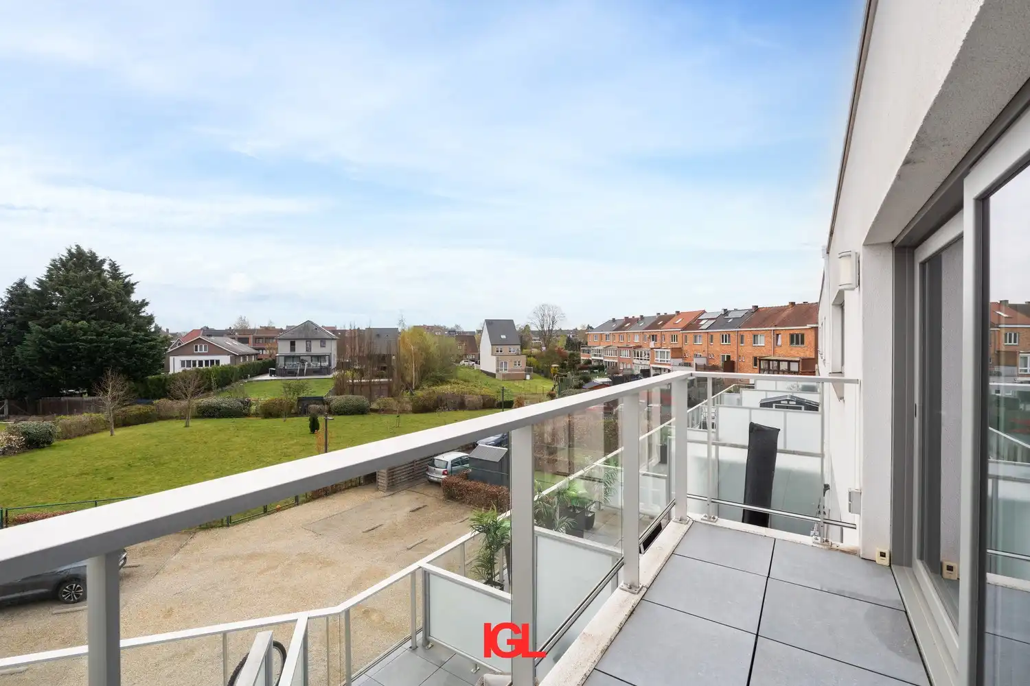 Mooi recent 1-slaapkamerappartement te koop in Sint-Pieters-Leeuw foto {{pictureIndex}}