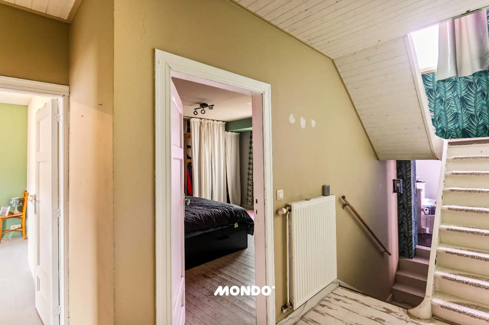 Ruime handelswoning met 2 handelsruimtes, 4 slaapkamers, garage, terras en zonnige tuin. foto 17