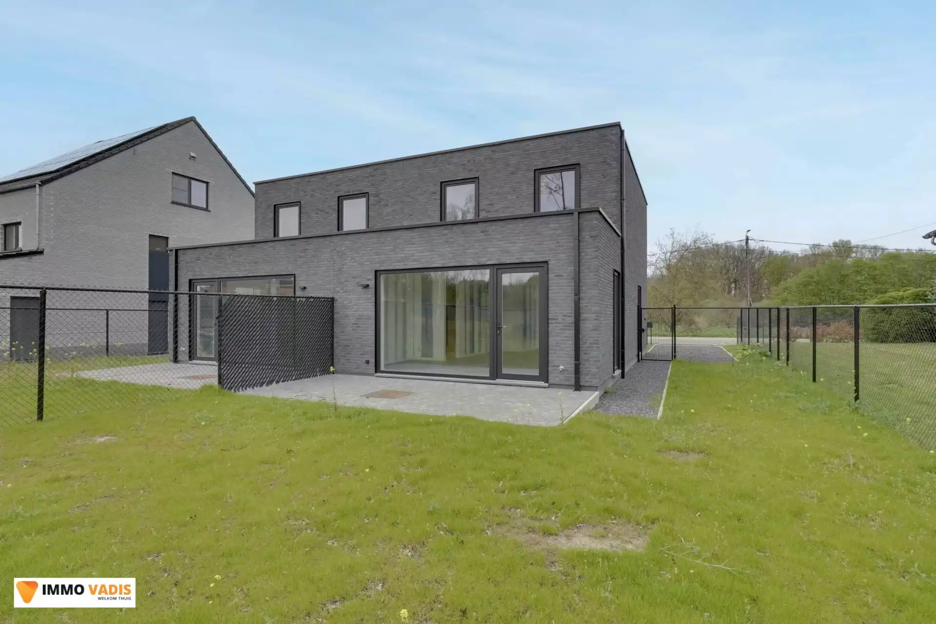 Moderne, energiezuinige halfopen bebouwing foto 12