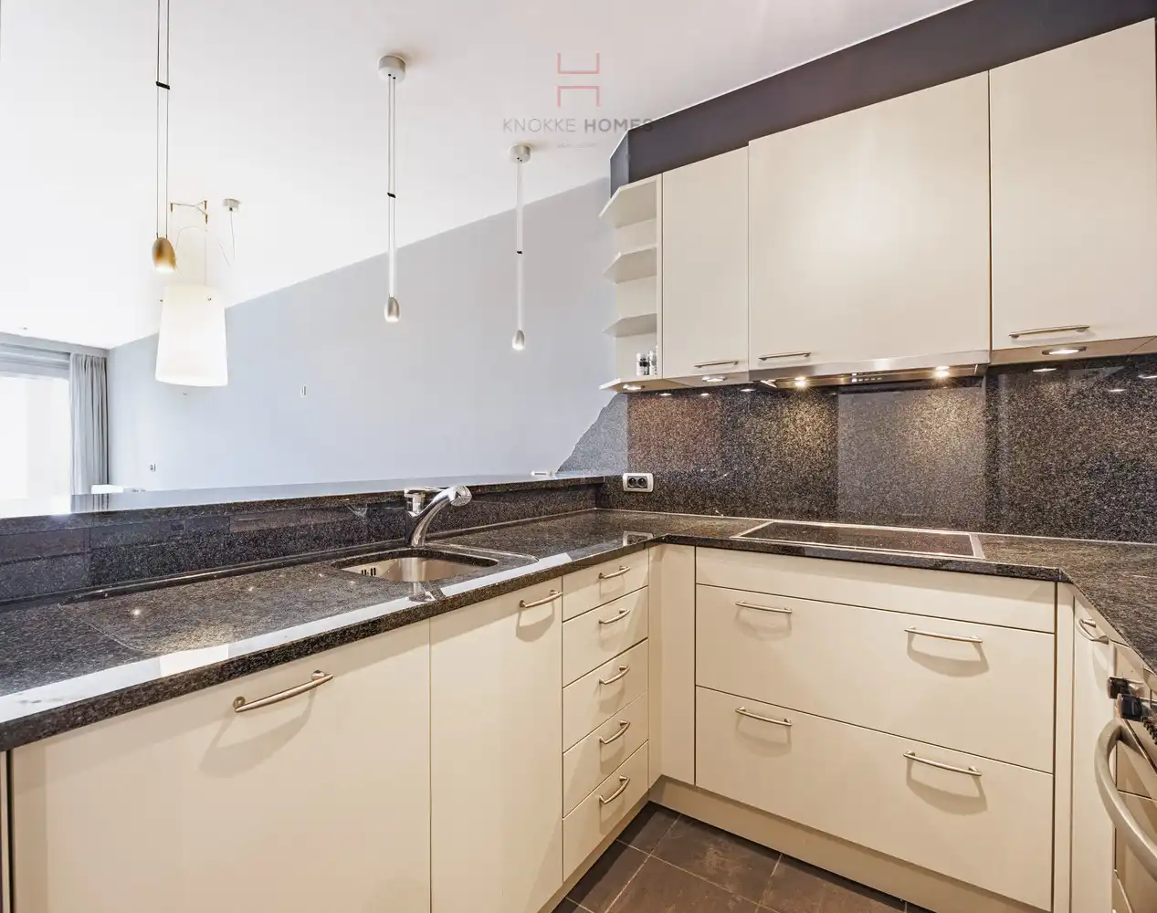 Ruim en lichtrijk appartement met 2 slaapkamers in Duinbergen foto 7