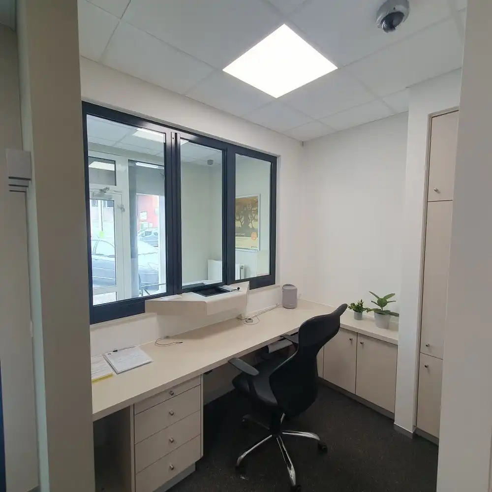 Handelspand met goede zichtbaarheid in het centrum van Neerpelt foto 5