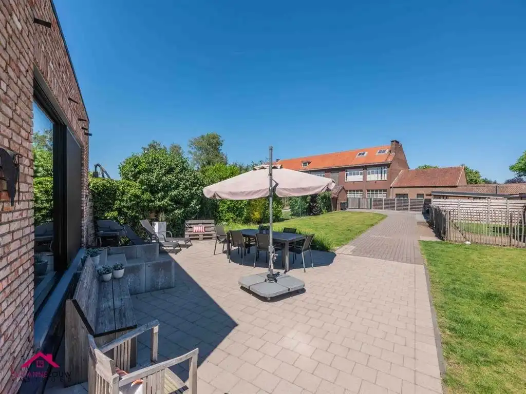 Instapklare woning met handelsruimte in gesloten bebouwing foto 5