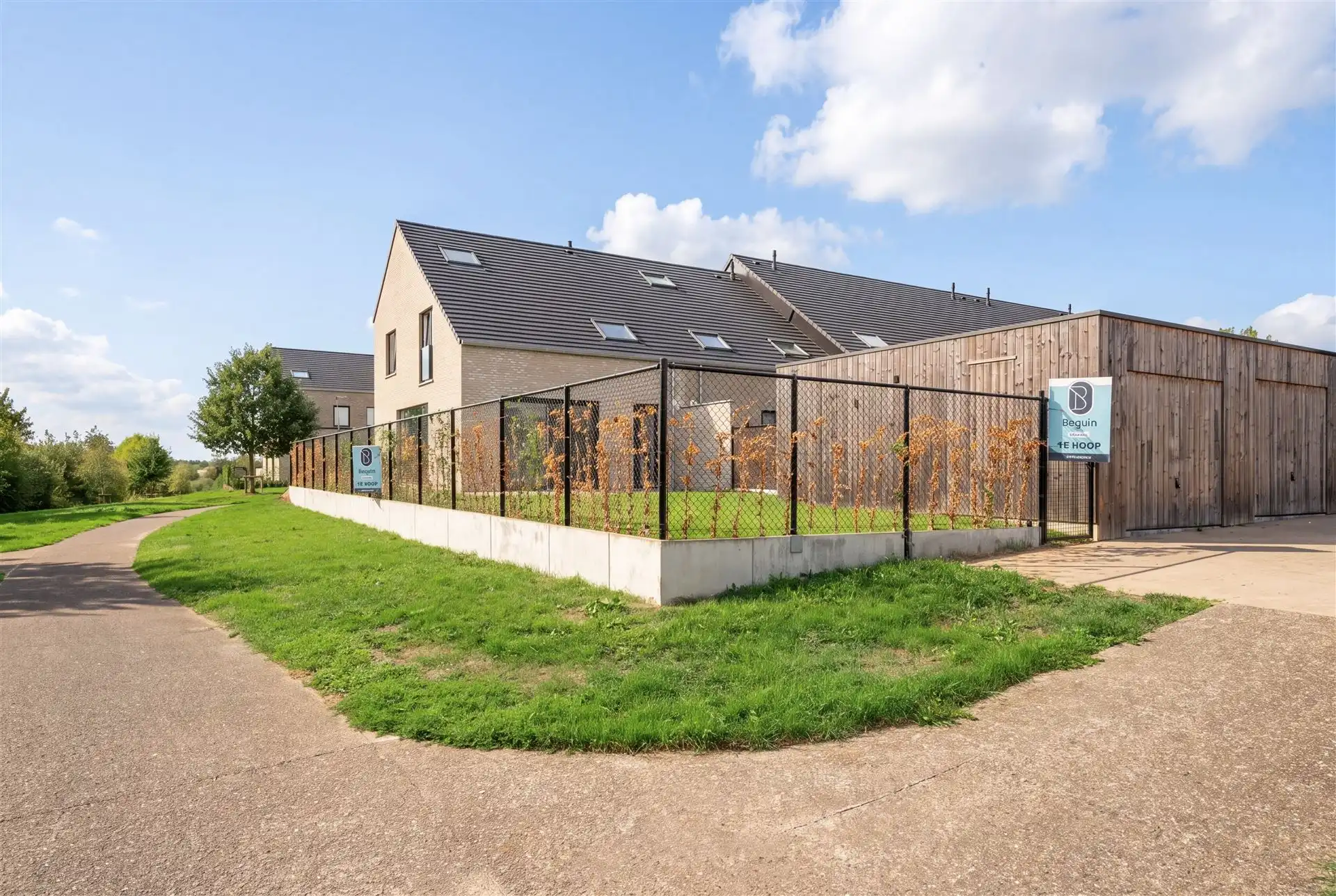 Topgelegen grote woning met 4 slk, omheinde tuin en garage. foto 5