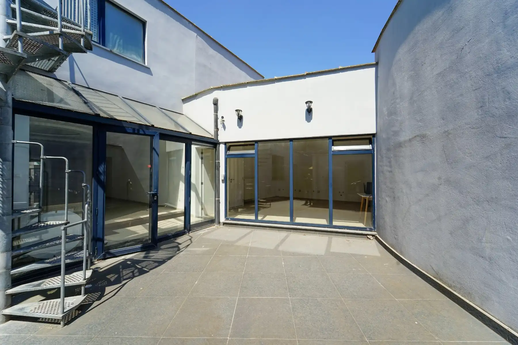 Recent volledig gerenoveerd handelspand (+-280m²) in Sleepstraat TE HUUR met een moderne uitstraling. foto 17