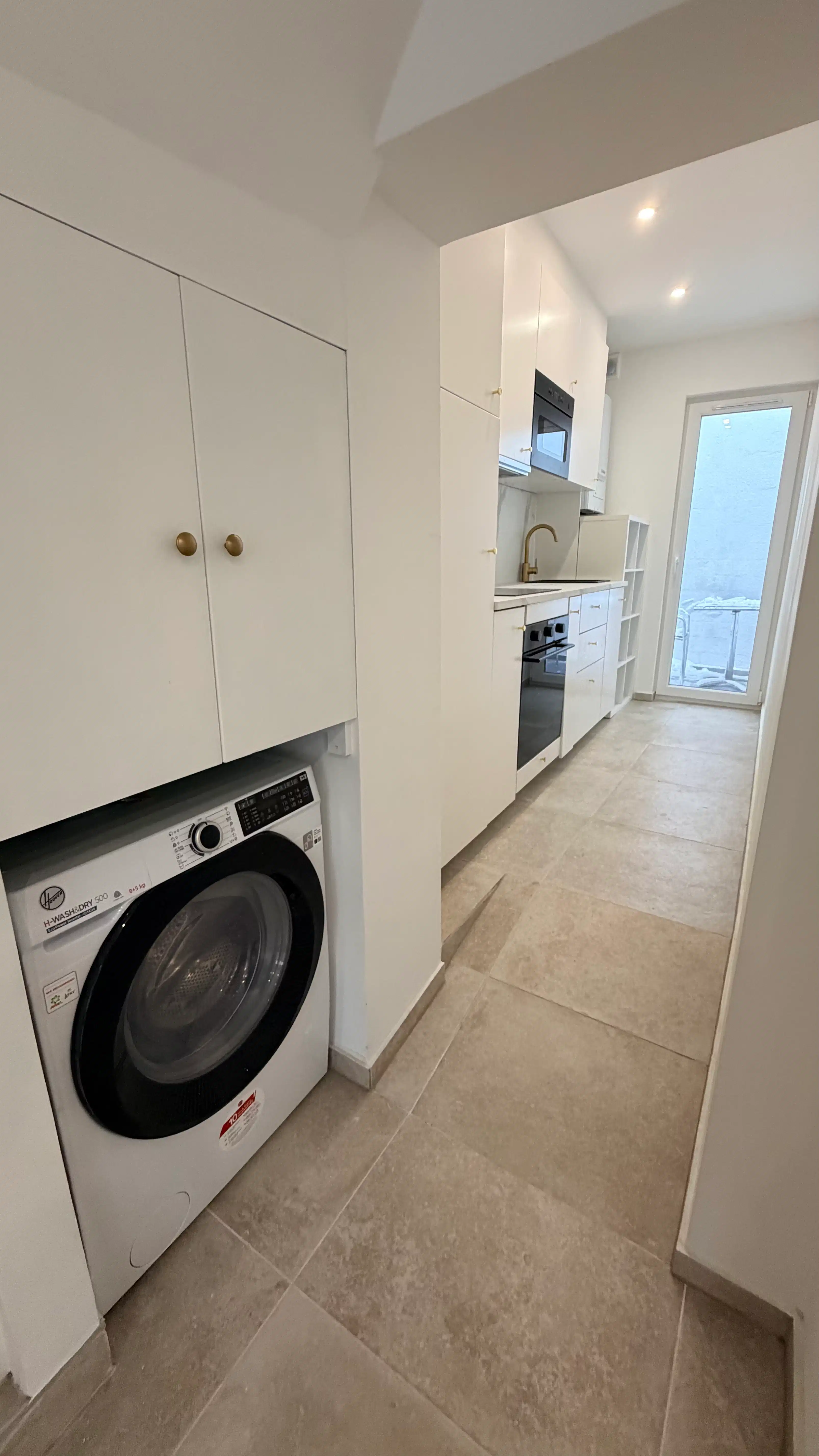 Rijwoning met 2 slaapkamers met eigen badkamer - TOTAALRENOVATIE foto 3