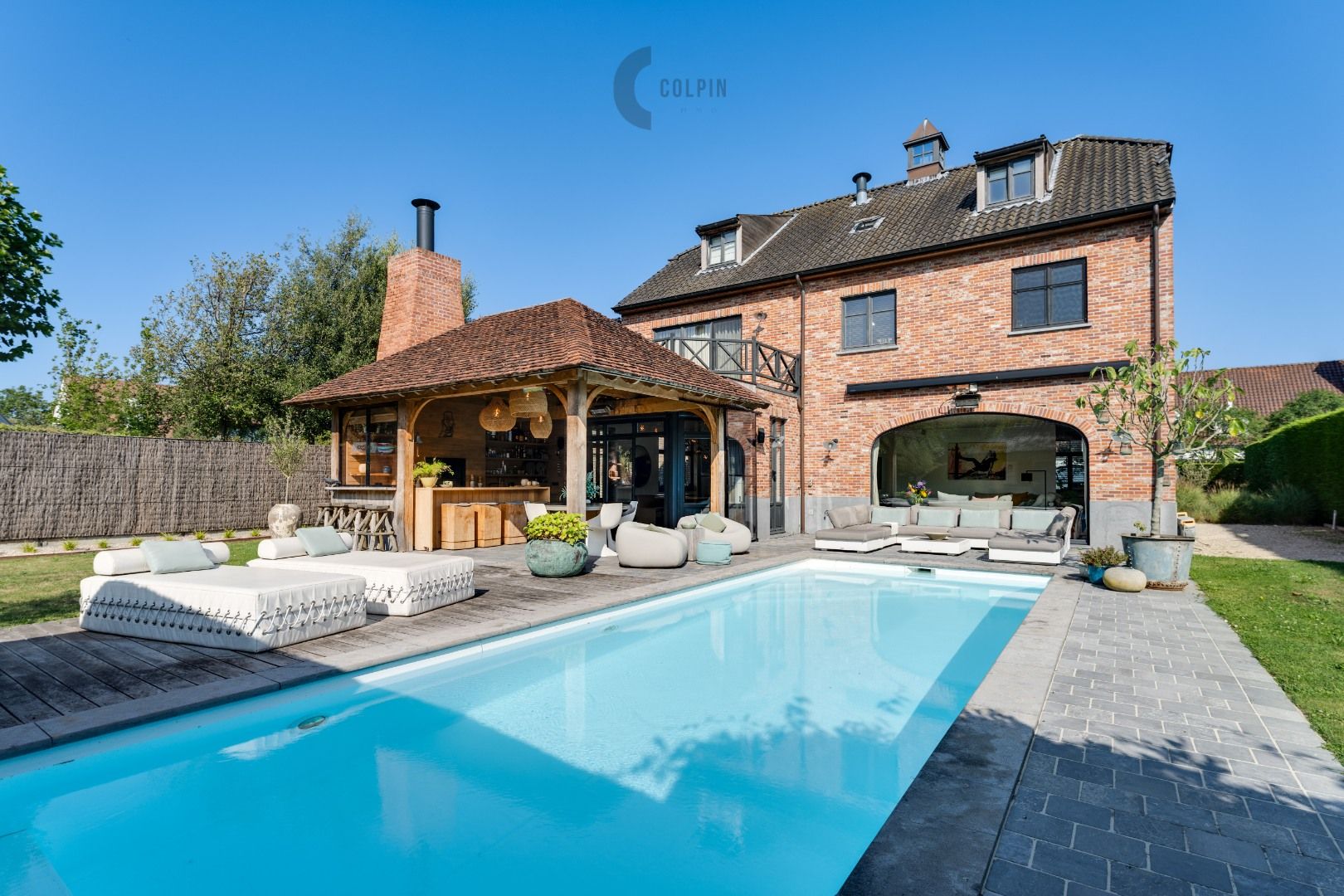 Adembenemende villa in een rustige wijk foto 3