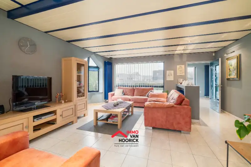 Mooie ruime woning 4 slaapkamers op 855m² foto 2